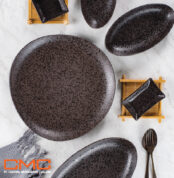 alat makan warna hitam dengan bentuk dan warna yang unik