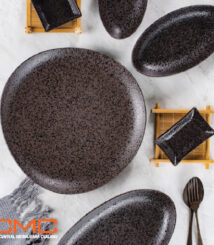 alat makan warna hitam dengan bentuk dan warna yang unik